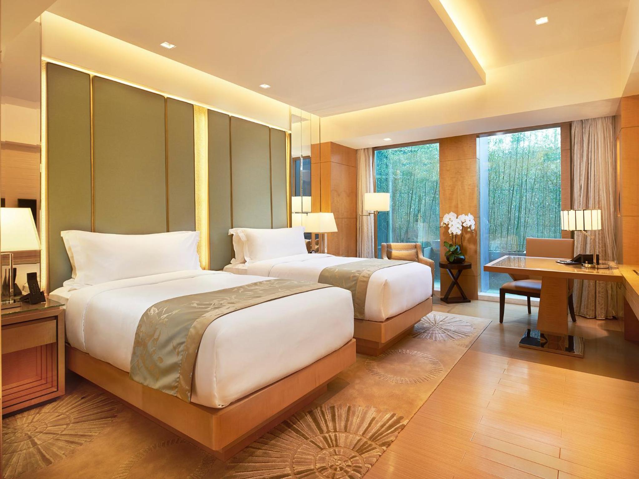 Pacific, Club, Twin Beds