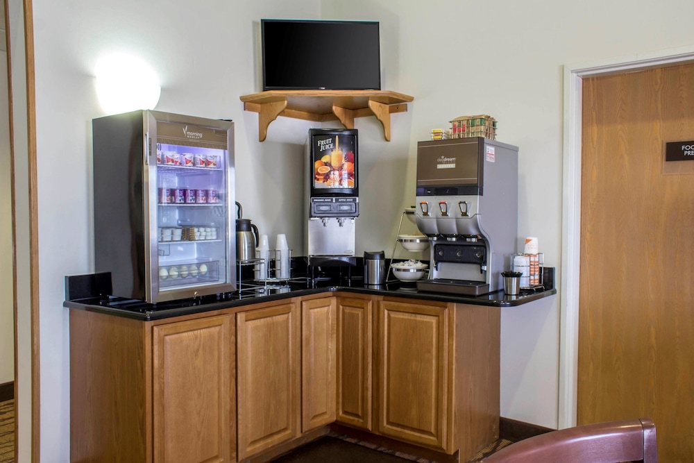 Sleep Inn & Suites Charles City 37/54