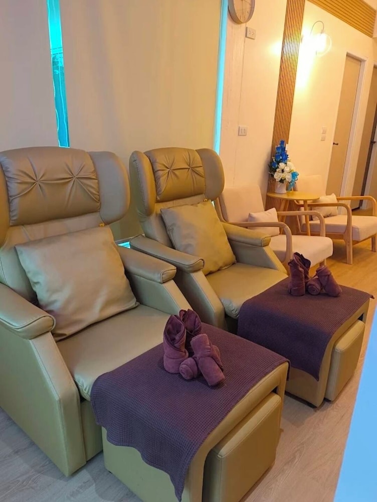 Sabai Hotel 25/50
