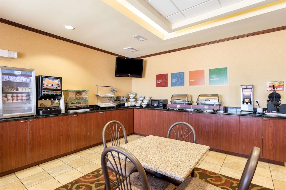 Comfort Inn & Suites Blytheville, AR 10/39