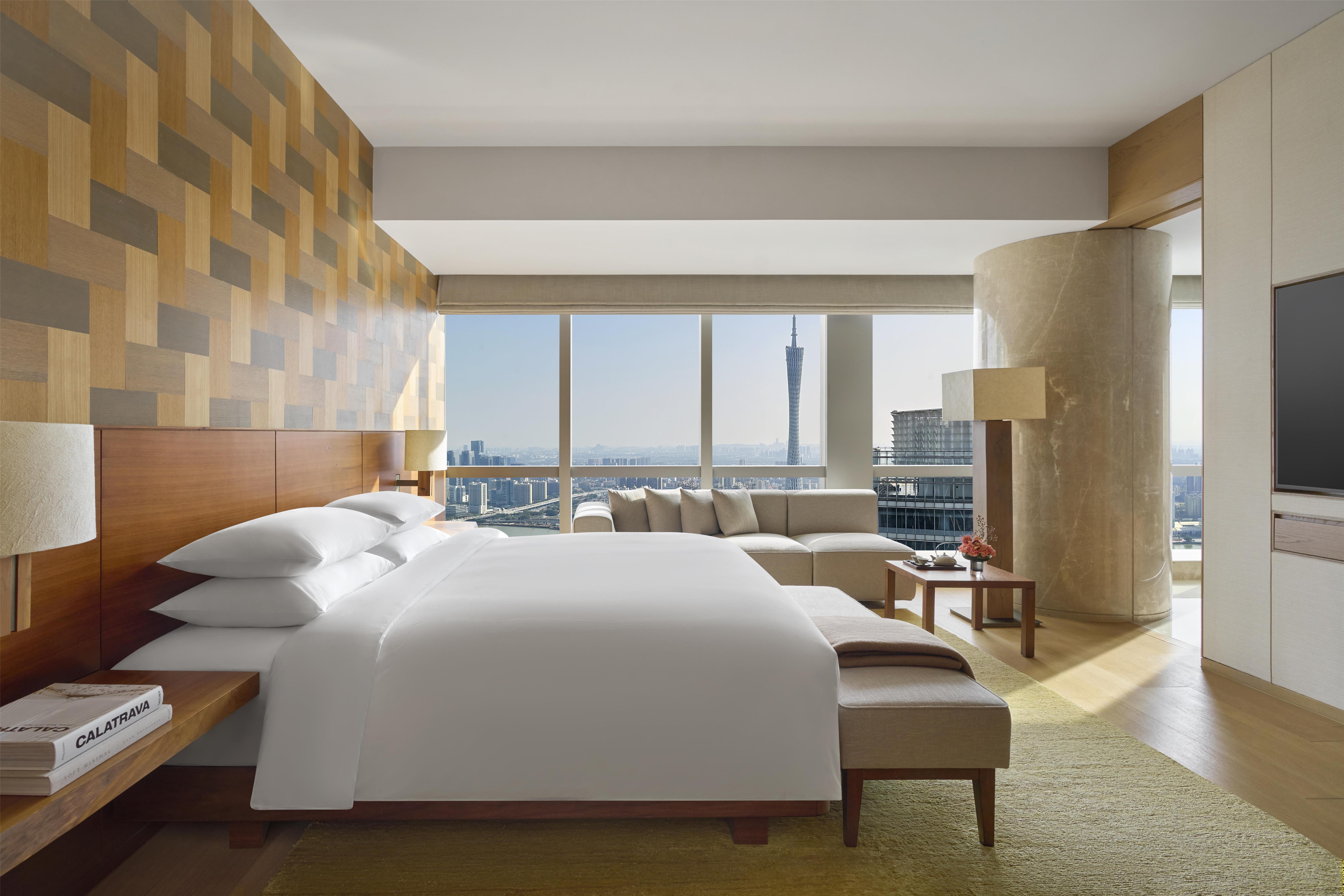 Diplomat, Suite