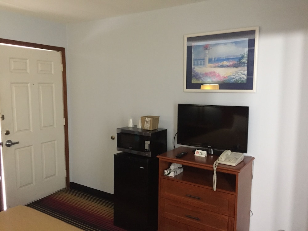 Travelodge by Wyndham Spirit Lake/Okoboji 47/53