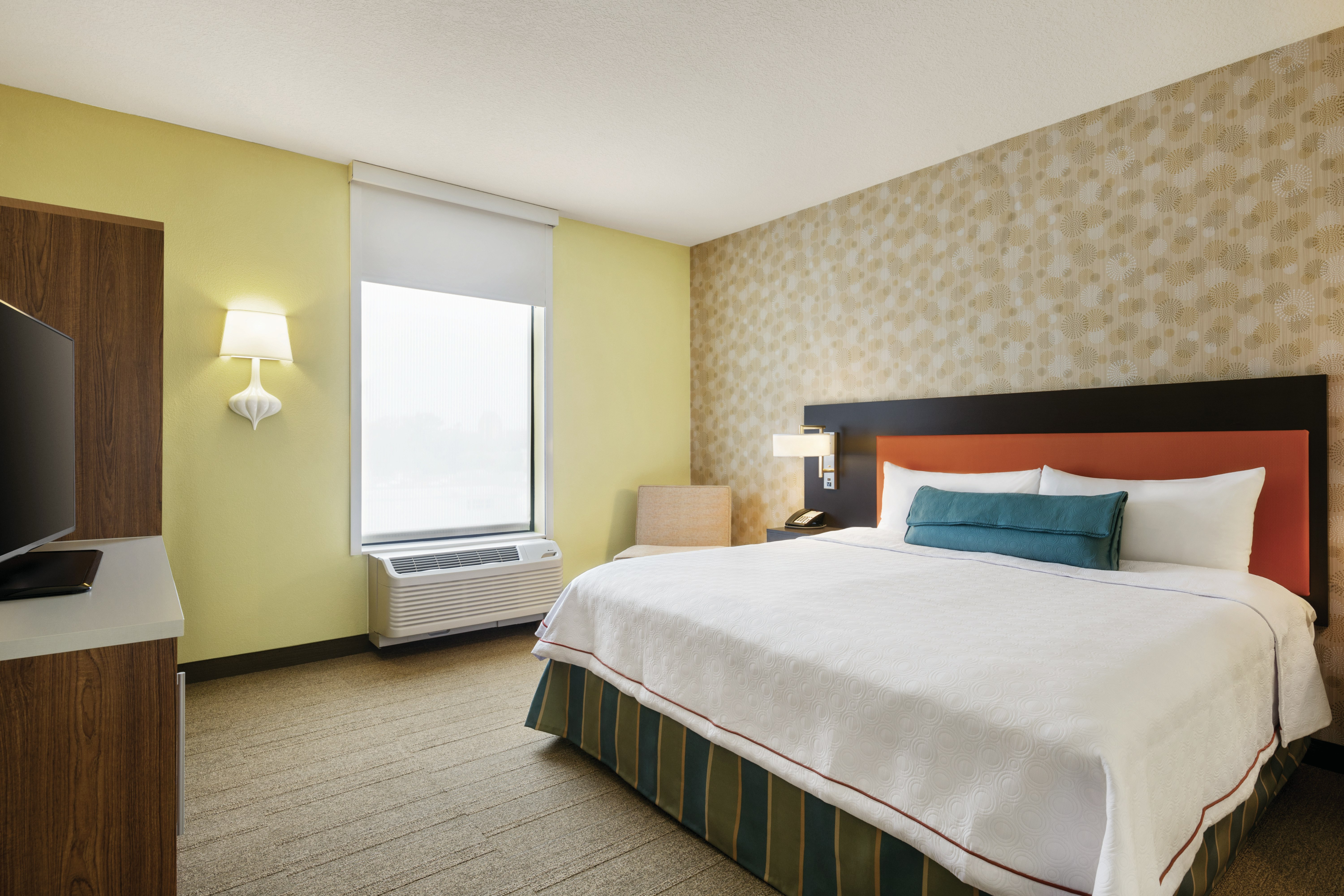 SUITE, KING BED, ACCESSIBLE