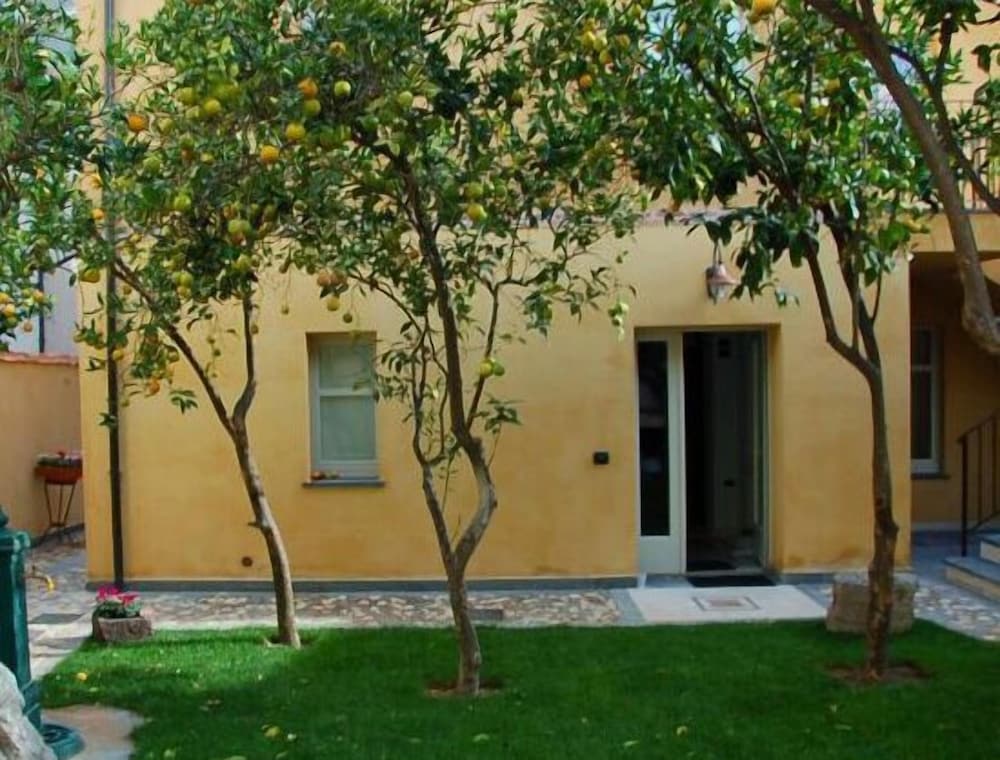 La Corte Di Lucina 41/50