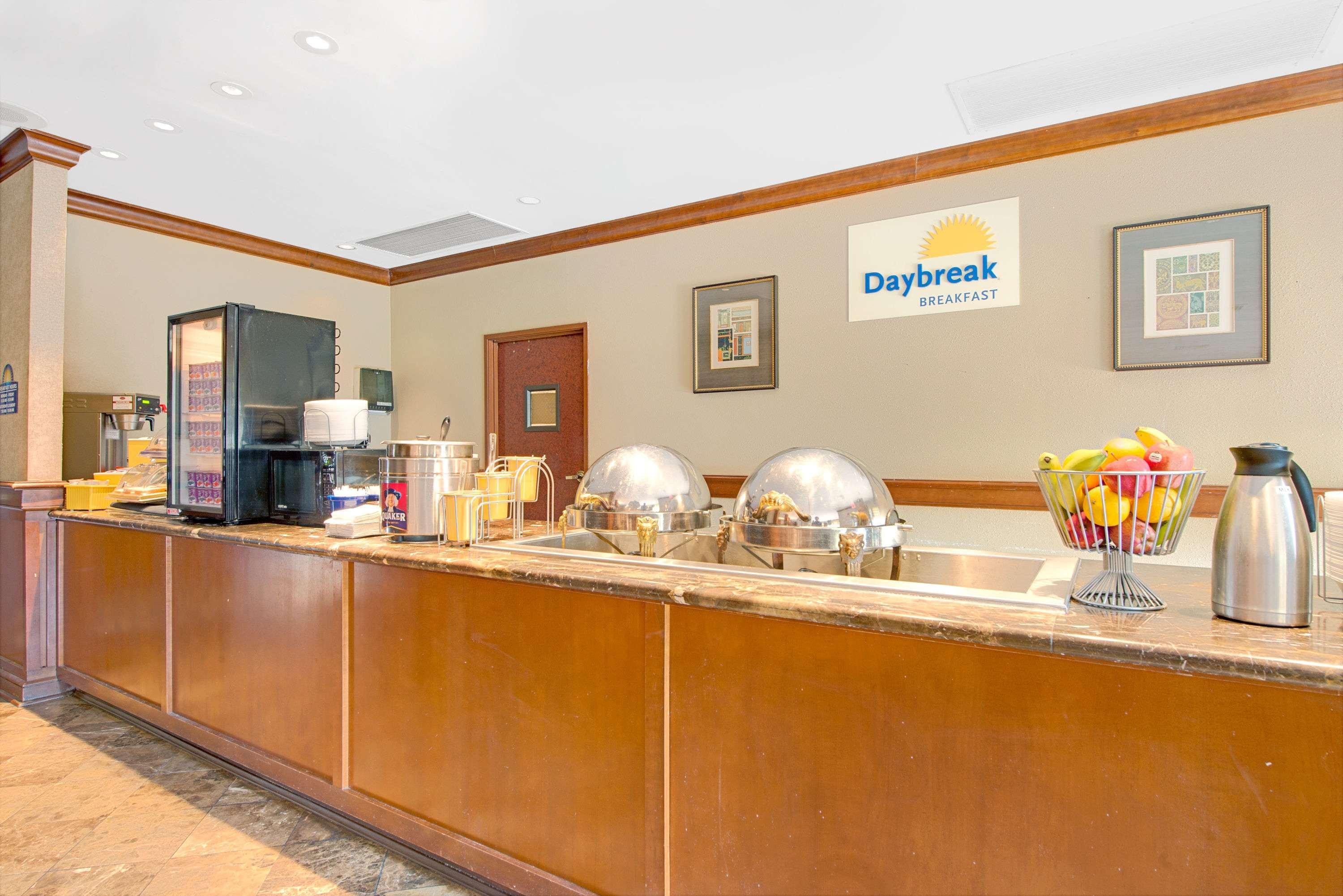 Days Inn & Suites by Wyndham St. Louis/Westport Plaza 5/27
