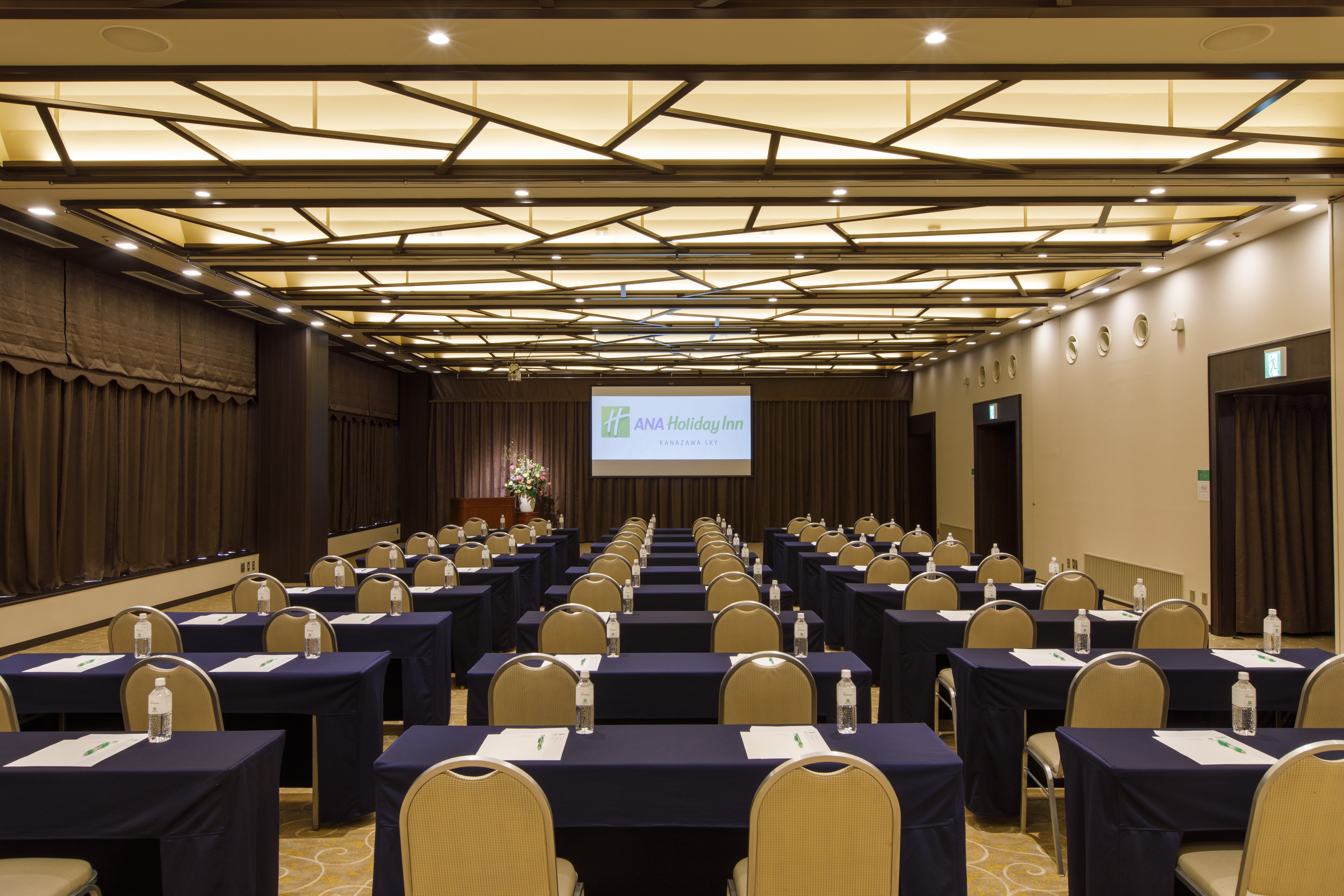 Holiday Inn ANA Kanazawa Sky 67/80