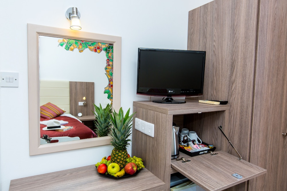 Fitos Inn Guest House 37/50