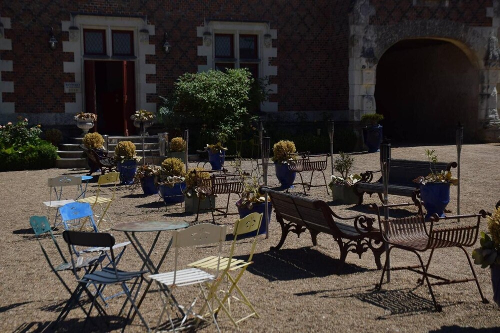 CHATEAU DE JALLANGES 45/61