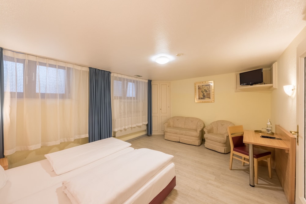 Windsor Hotel 8/49