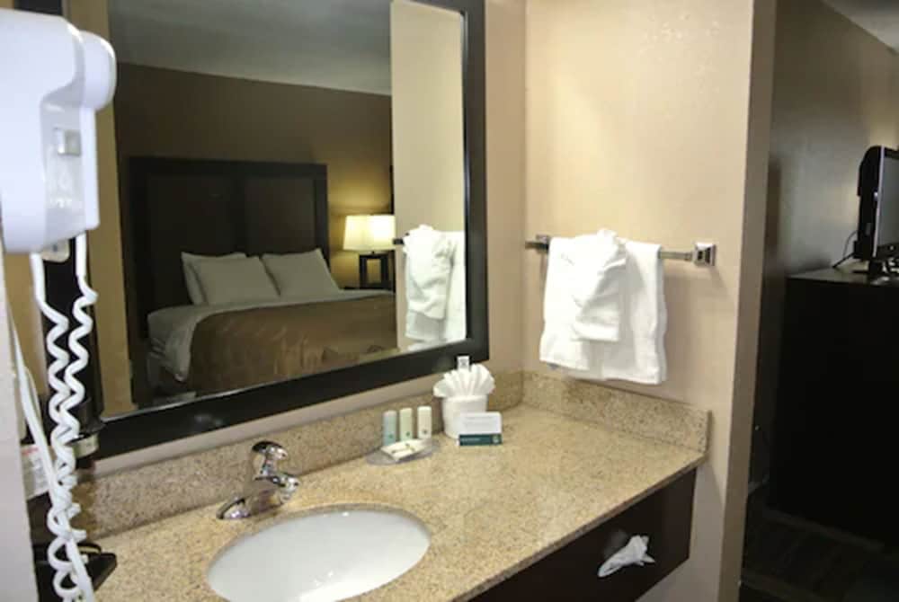 Quality Inn & Suites Arnold St Louis 10/29
