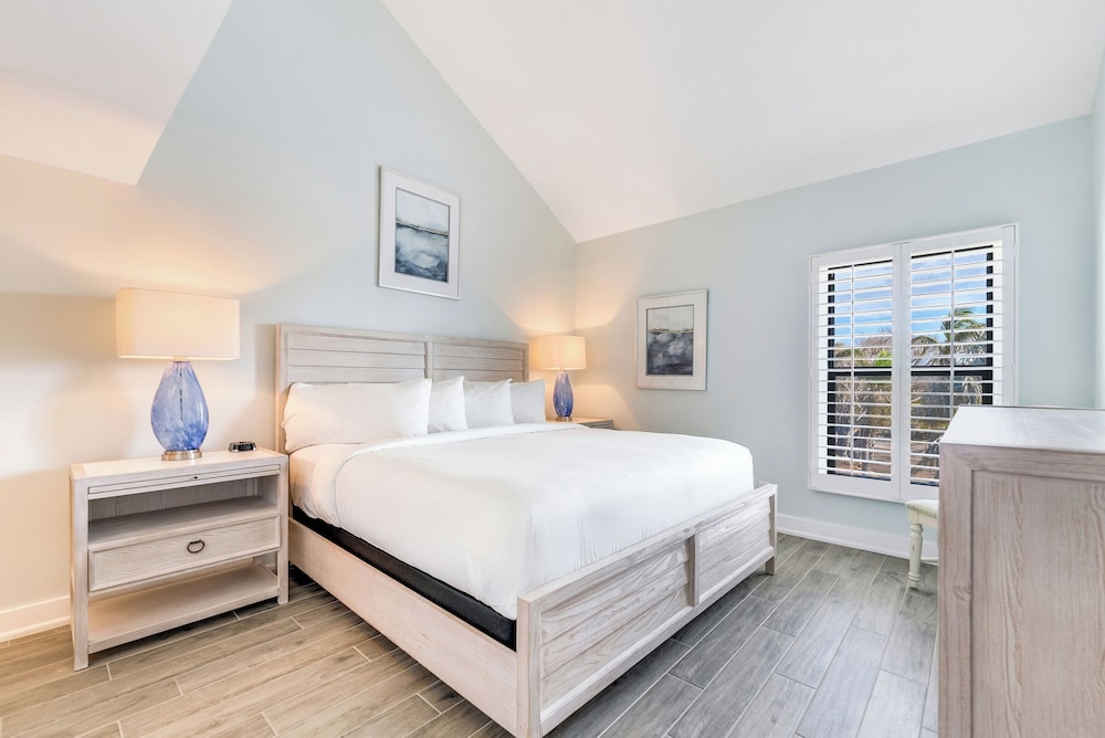 3 Bedrooms, Beach Villa, Standard, King and Twin Beds, Queen Bed, Sofa
