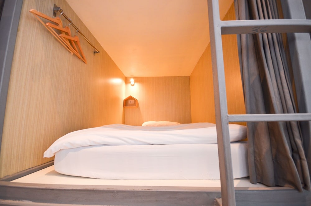 FEMALE DORM, FEMALE ONLY, 6 BEDS