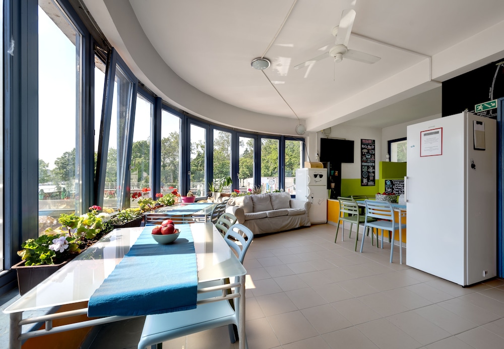 Island Hostel - Adults only 30/49