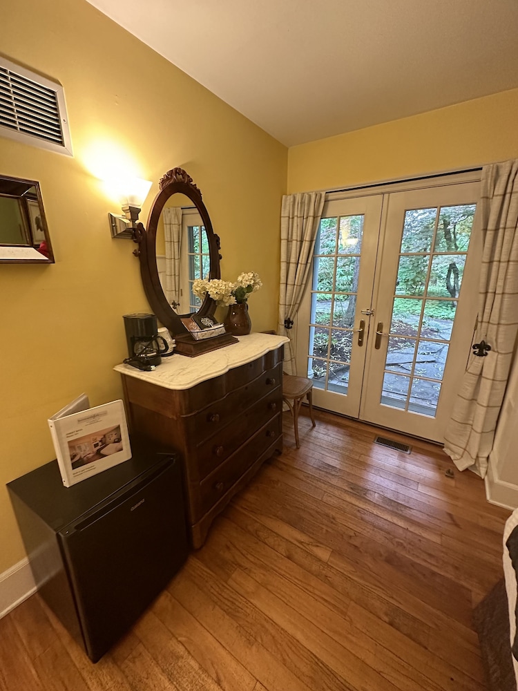 Buttermilk Falls Inn 5/51