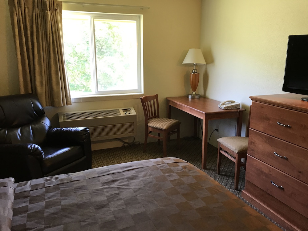 FAIRBRIDGE INN & SUITES KELLOGG 39/48