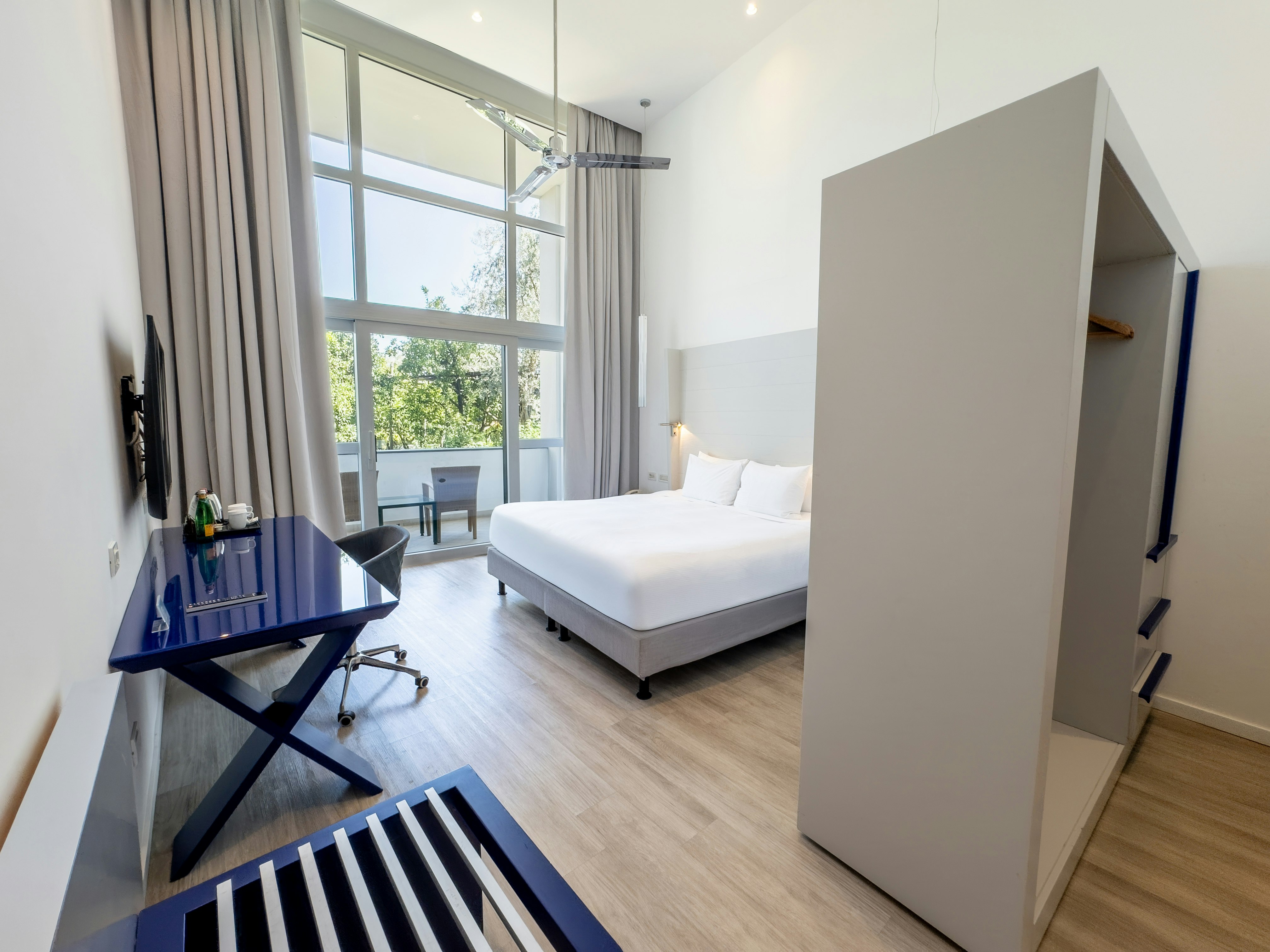 SUPERIOR, KING BED, GARDEN VIEW
