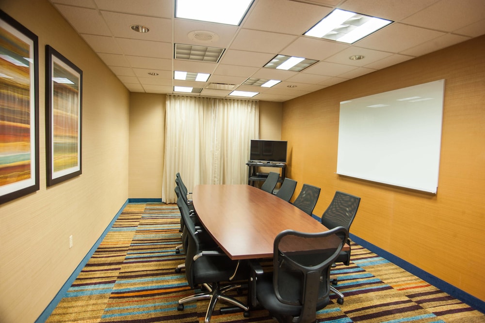 Comfort Inn and Suites Akron South 37/39