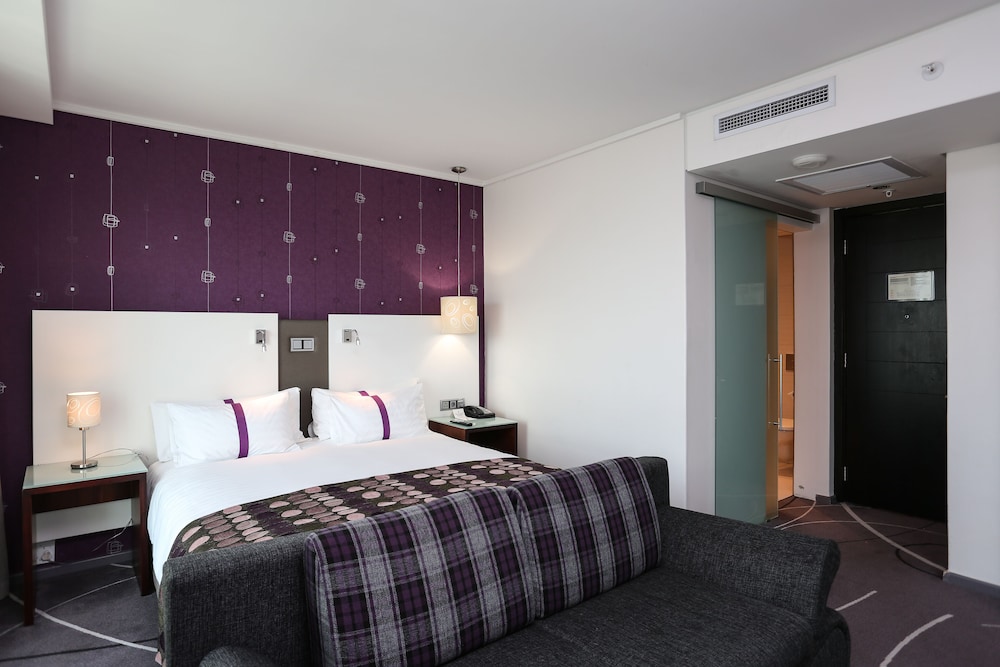 Studio, King Bed
