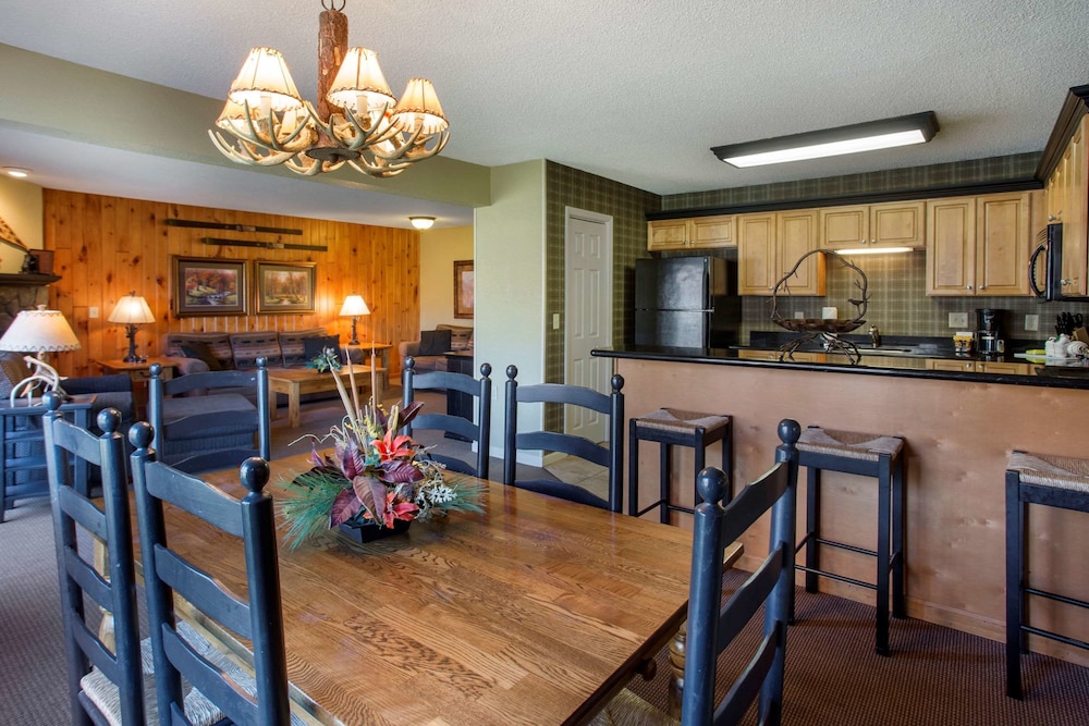 Bluegreen Vacations Blue Ridge Village, an Ascend Collection Resort 32/40