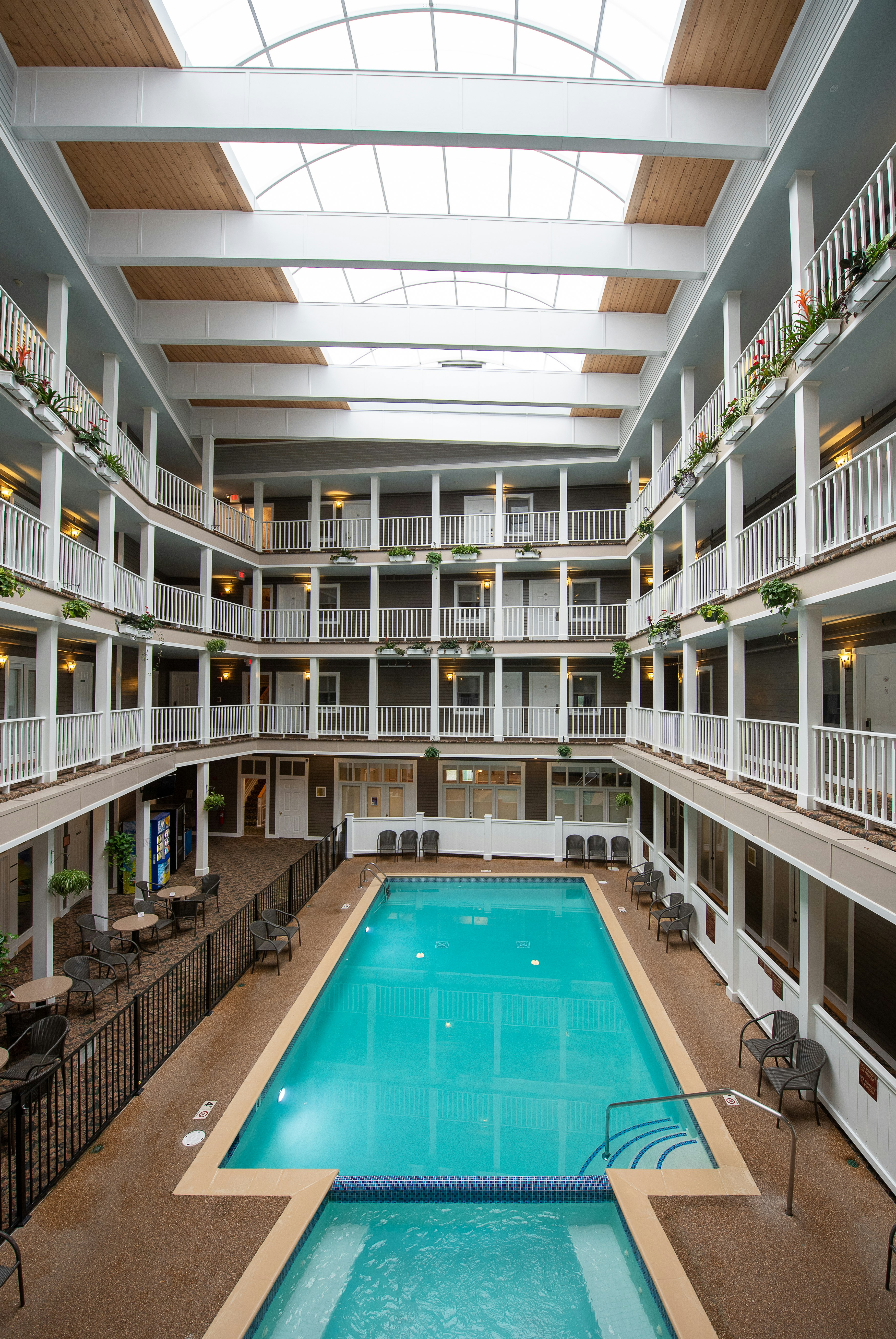 Lake View Hotel 25/46