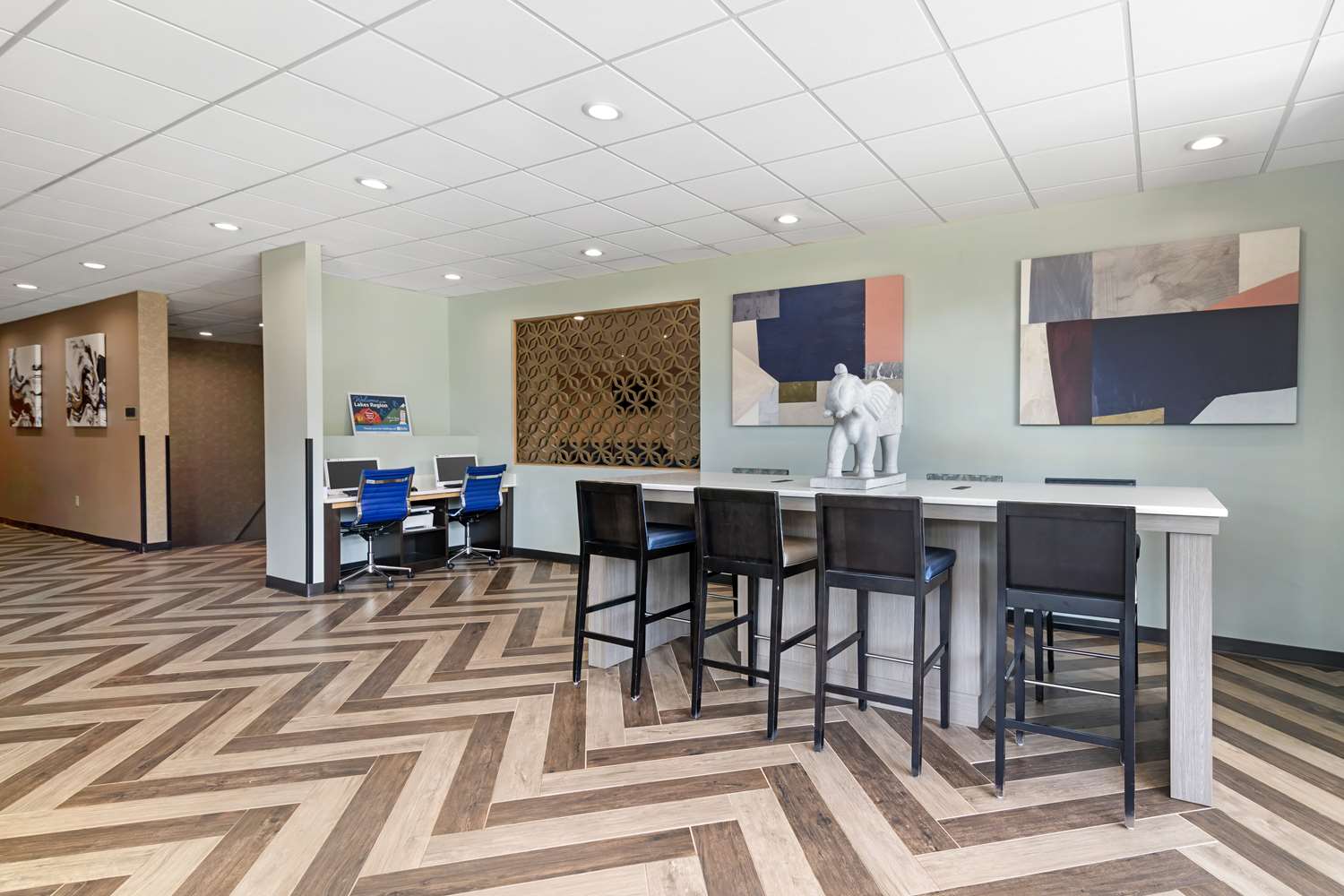 Best Western Plus Landmark Inn 33/43