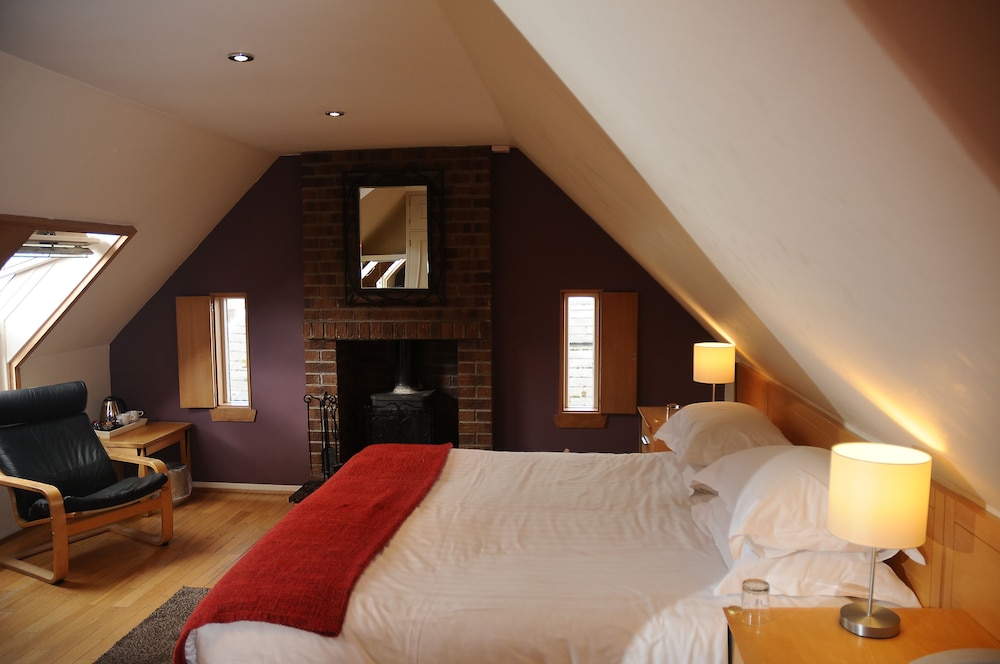 The Inn at Lathones 30/72