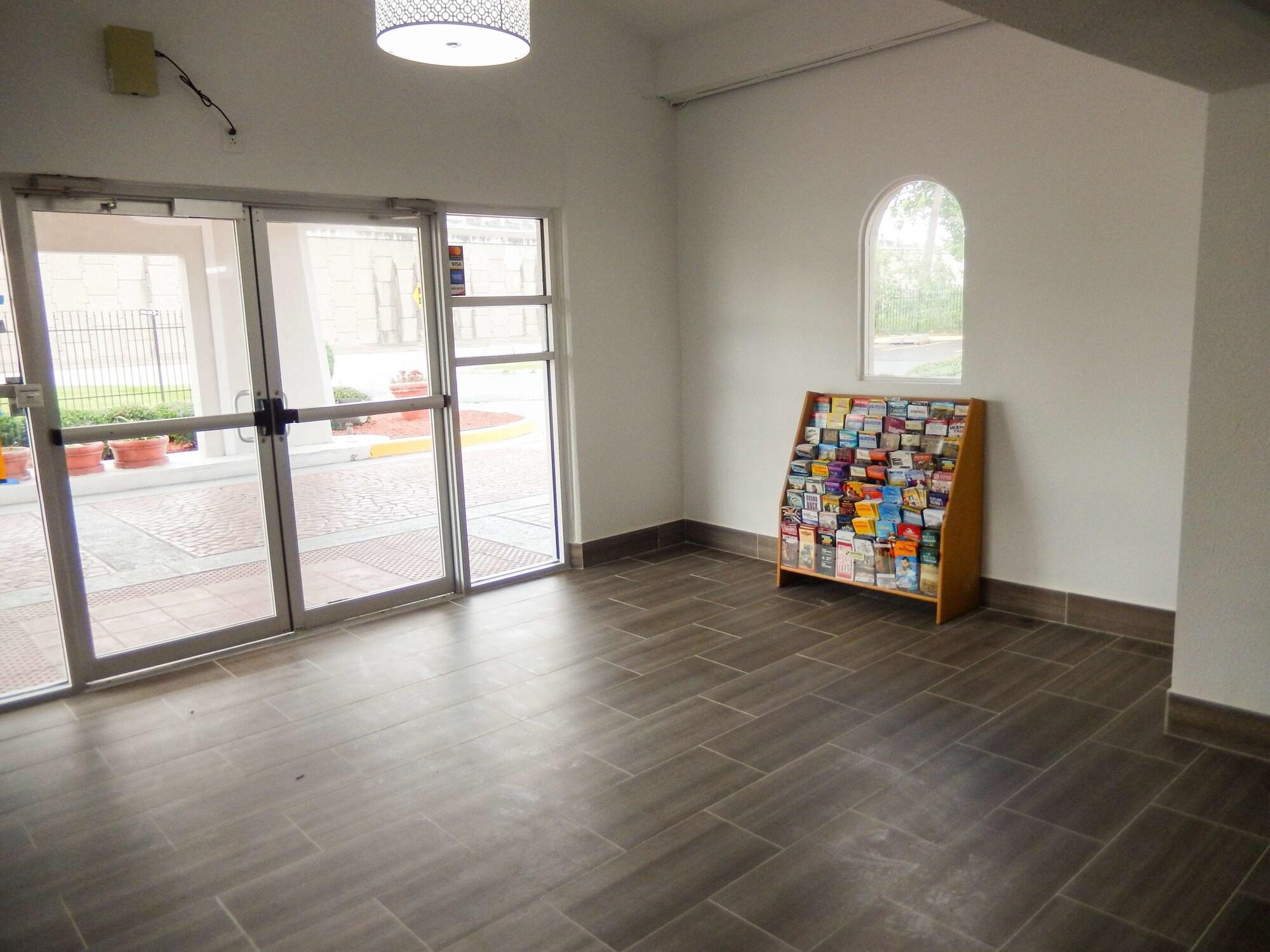 Studio 6 Houston TX Intercontinental Airport South 17/23