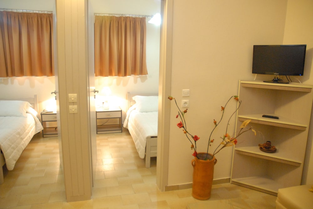 Takis Hotel 28/35