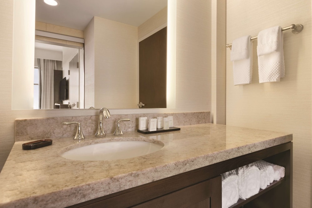 Embassy Suites Akron-Canton Airport 11/58
