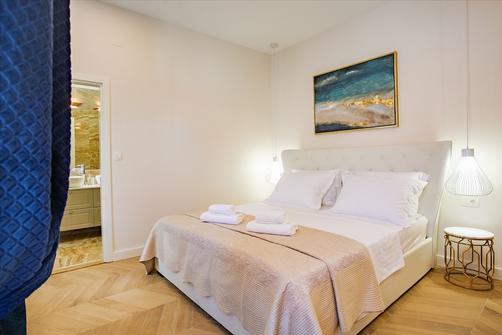 City, King Bed، Split Best4stay Luxury Rooms 2/7