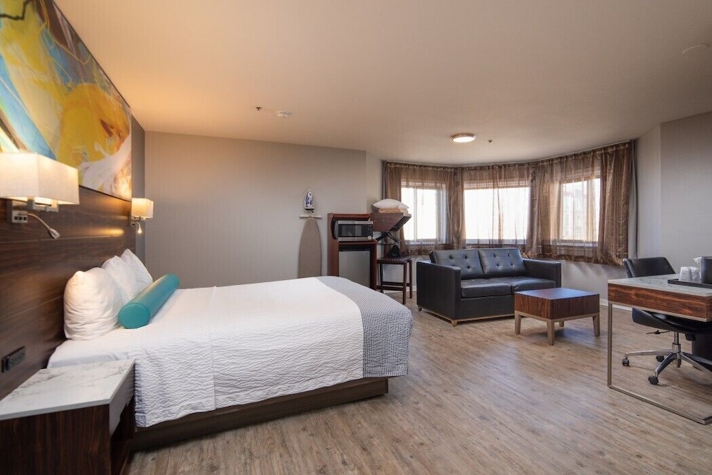 ROOM, QUEEN BED, OCEAN VIEW, SOFA, ACCESSIBLE