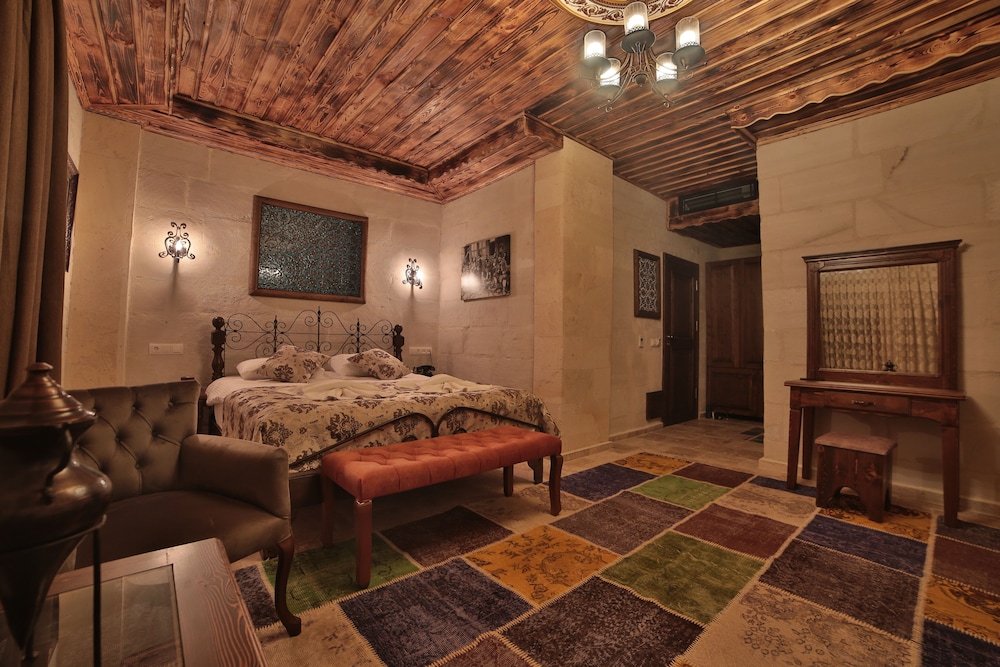Caravanserai Inn Hotel 18/50