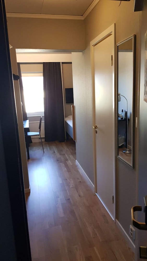 City Hotel 19/32