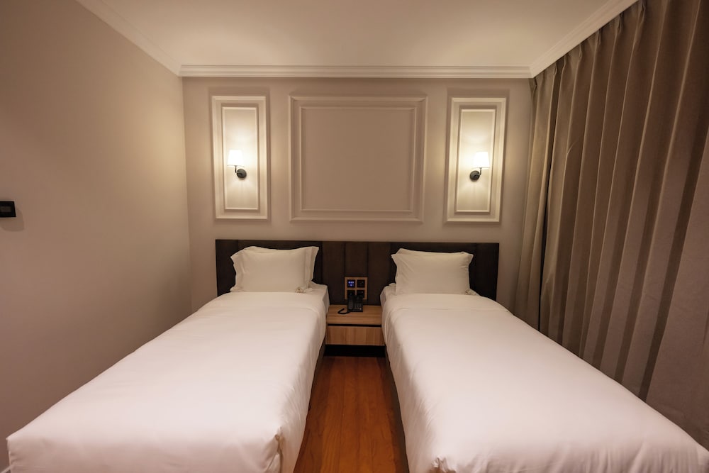 Airport Holiday Hotel 32/50