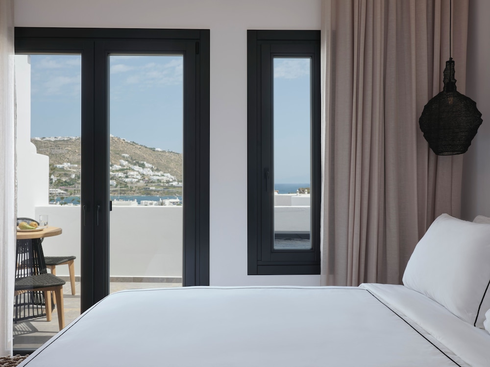 SIGNATURE, SUITE, SEA VIEW, JETTED TUB