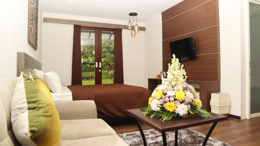 Kusuma Agrowisata Resort Convention Hotel 52/64