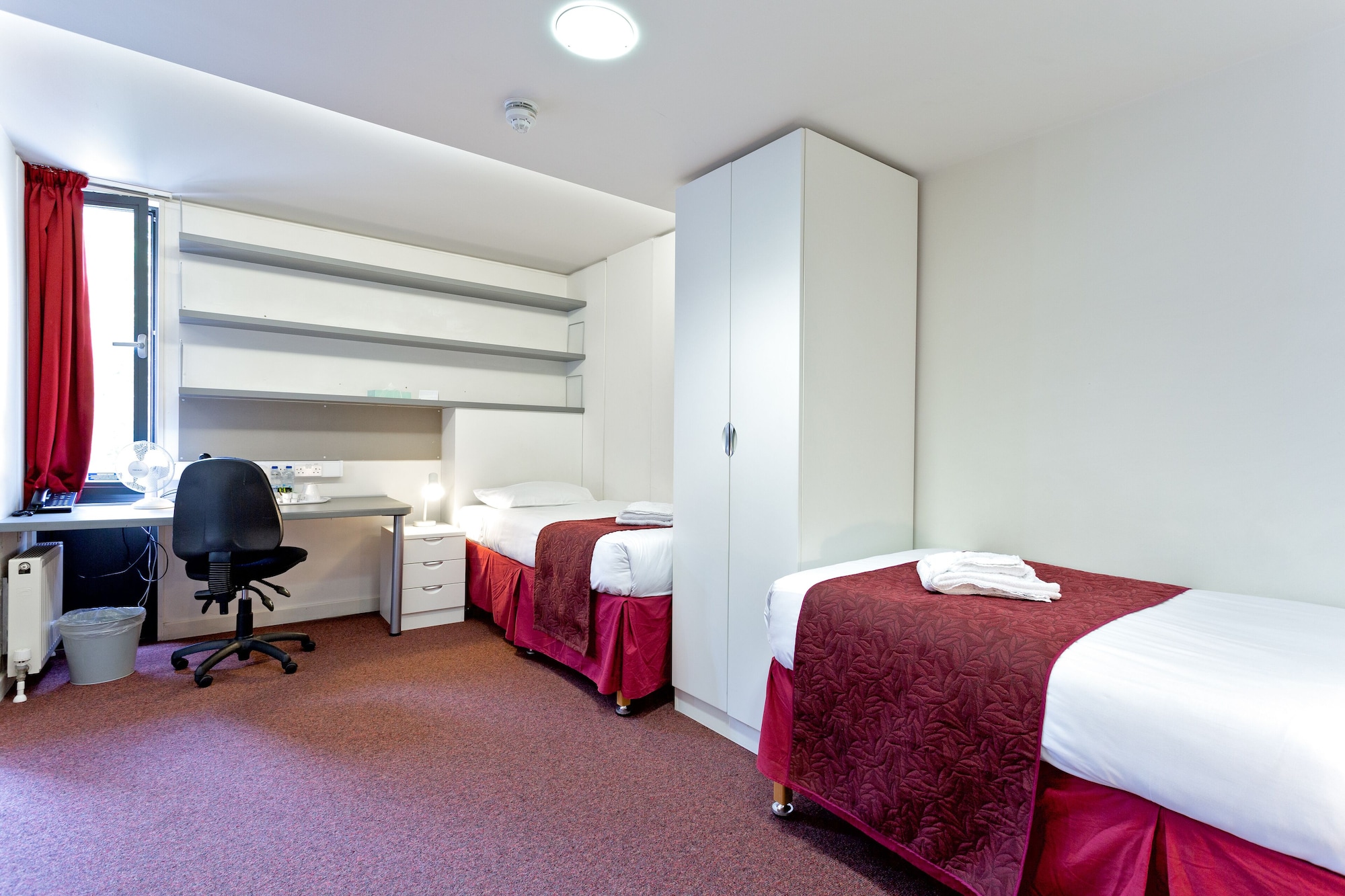 ROOM, TWIN BEDS