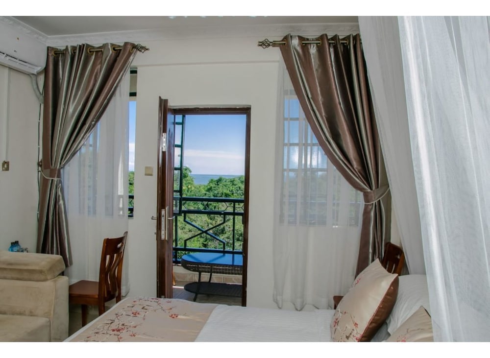 PARKVIEW SAFARI HOTEL & APARTMENTS 33/47