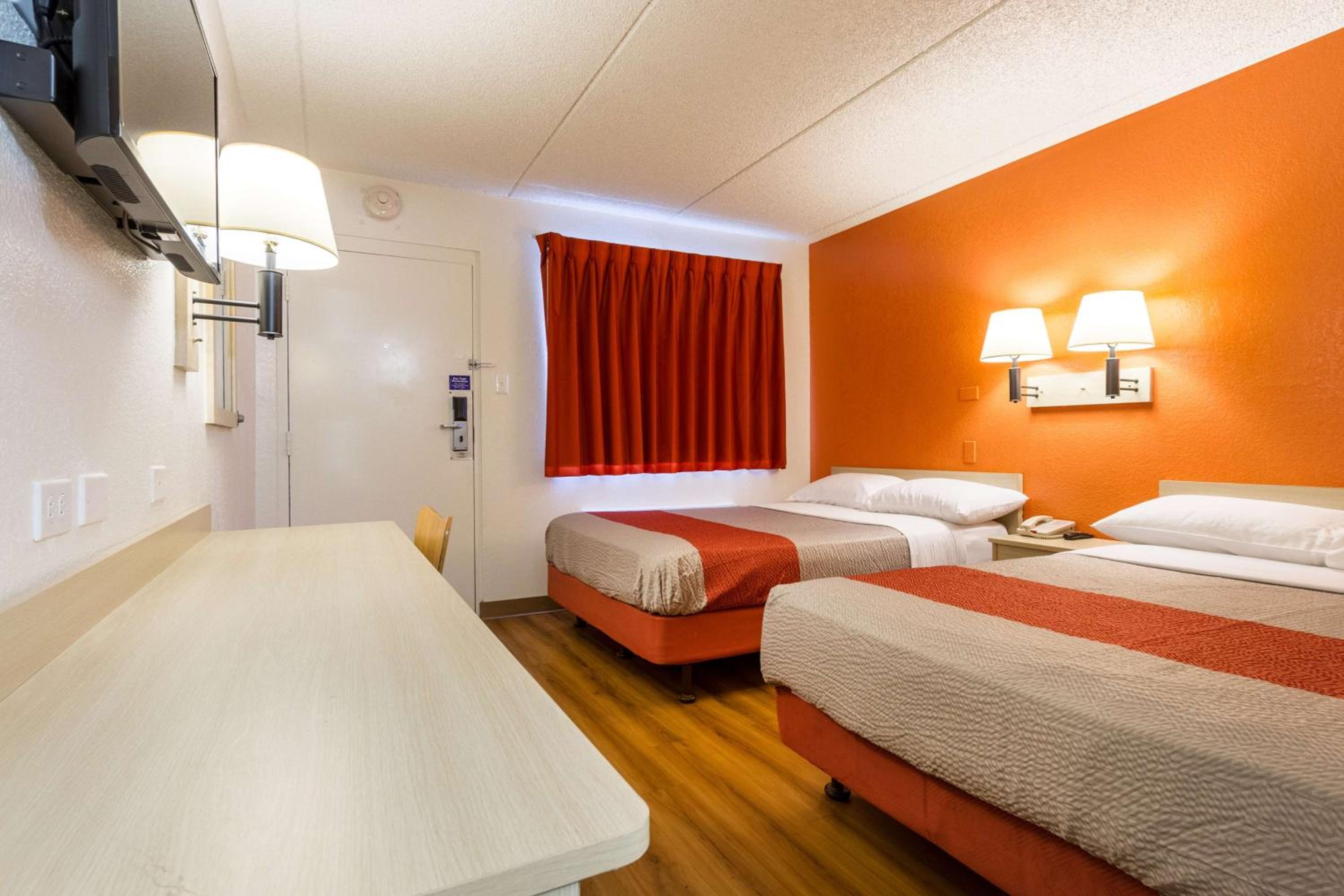 ROOM, QUADRUPLE