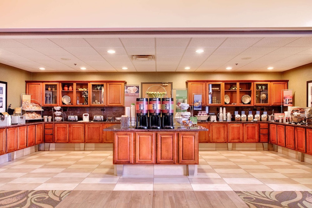 Hampton Inn Suites Addison 9/58