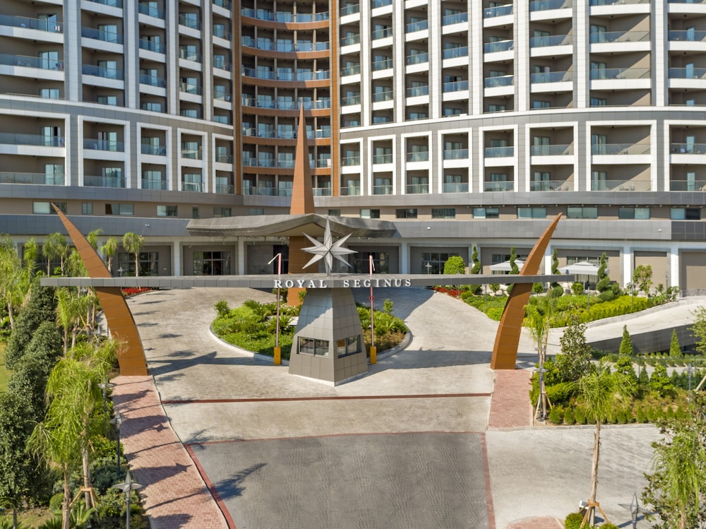 Royal Seginus Hotel 67/68