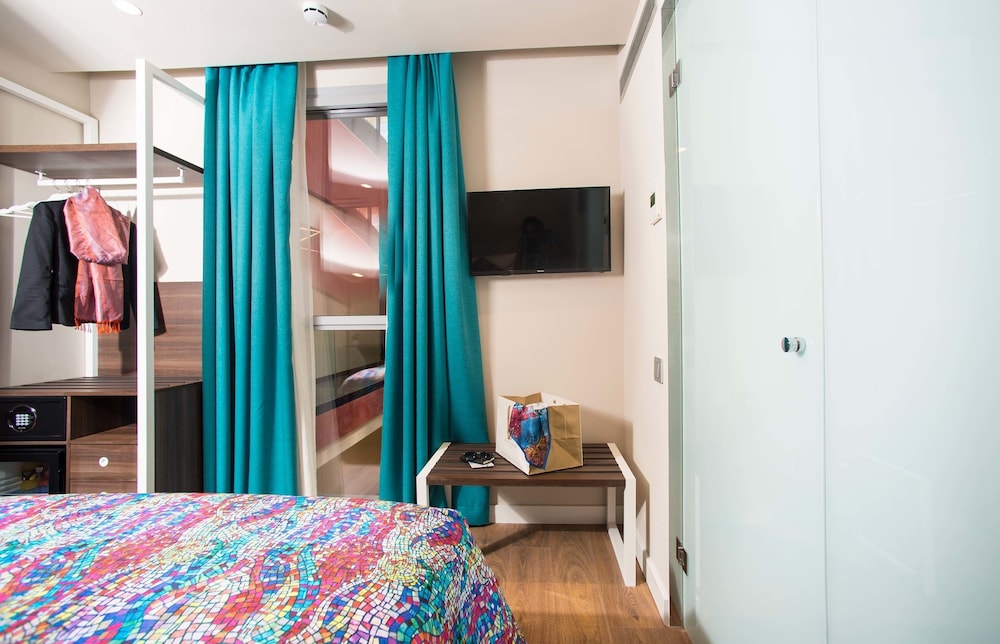 Arya Stadium Hotel 20/68