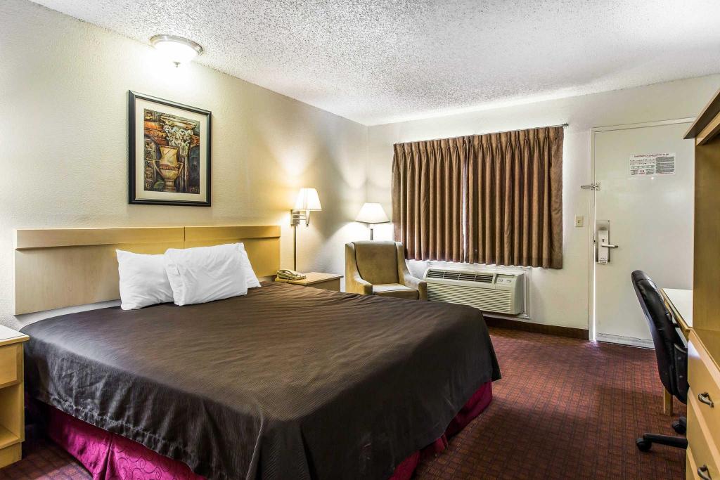 ROOM, KING BED