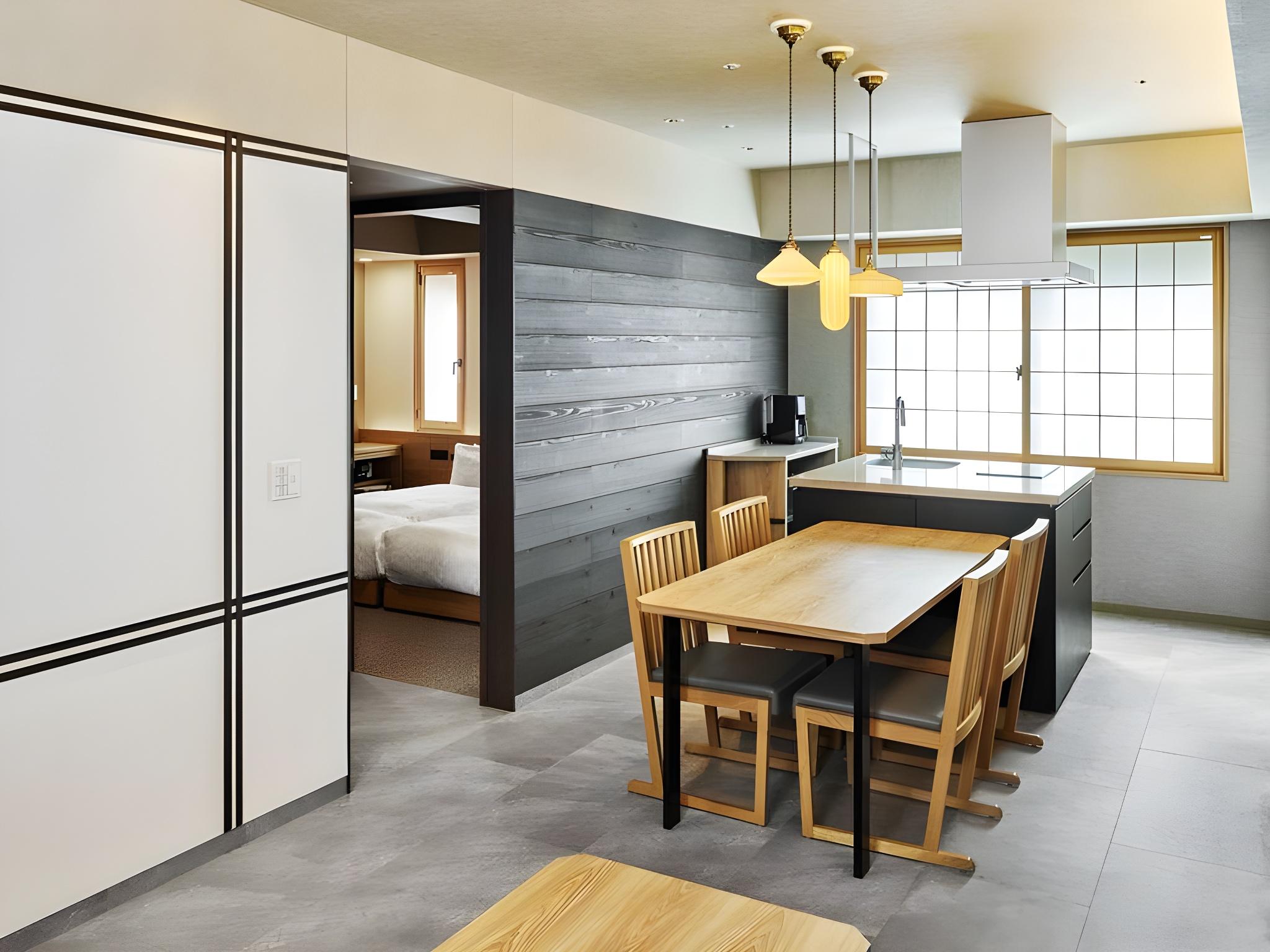2 BEDROOMS, PREMIUM, SUITE