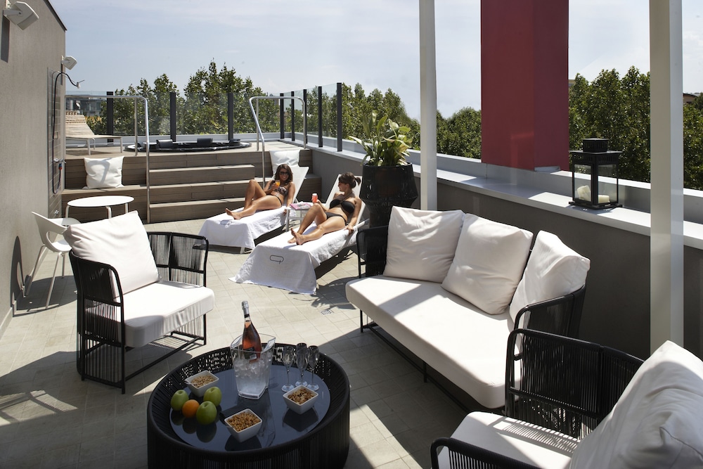 Q Hotel 40/50