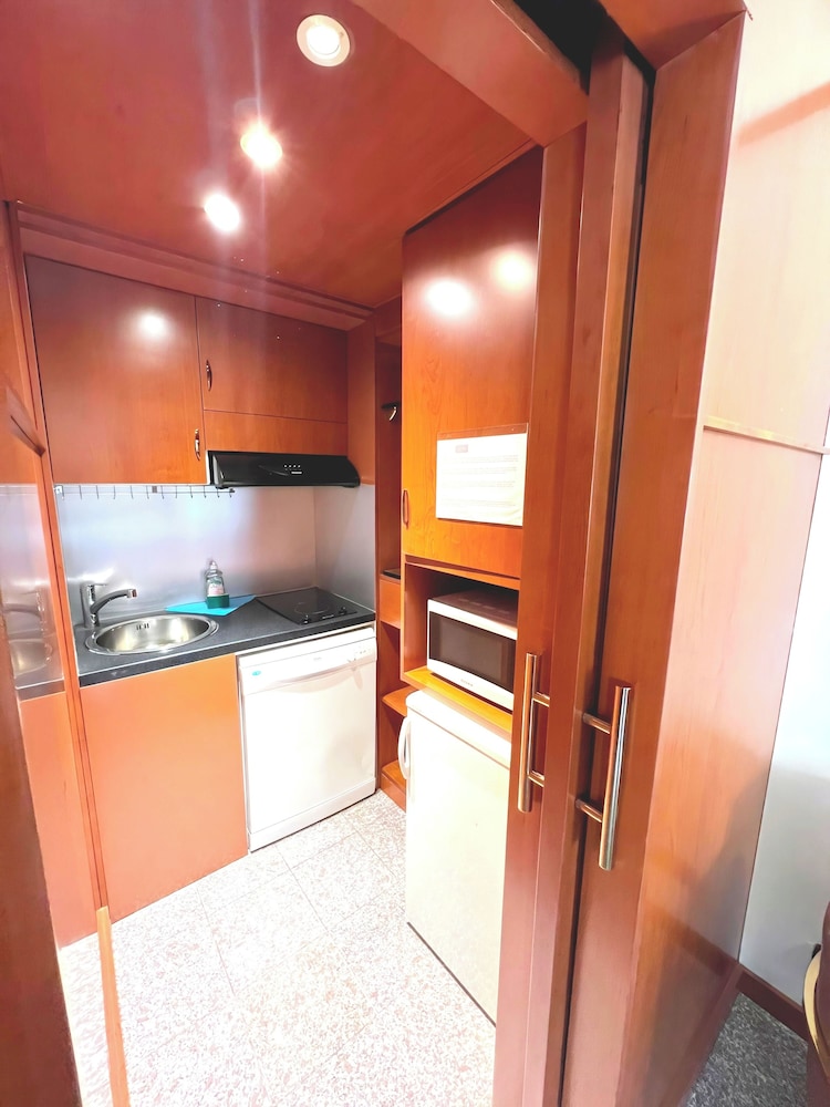 Hotel Goldstar Resort And Suites 19/50