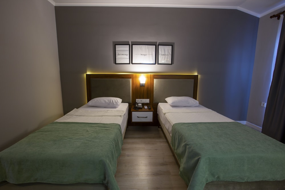 Hma Hotel And Suites 10/50