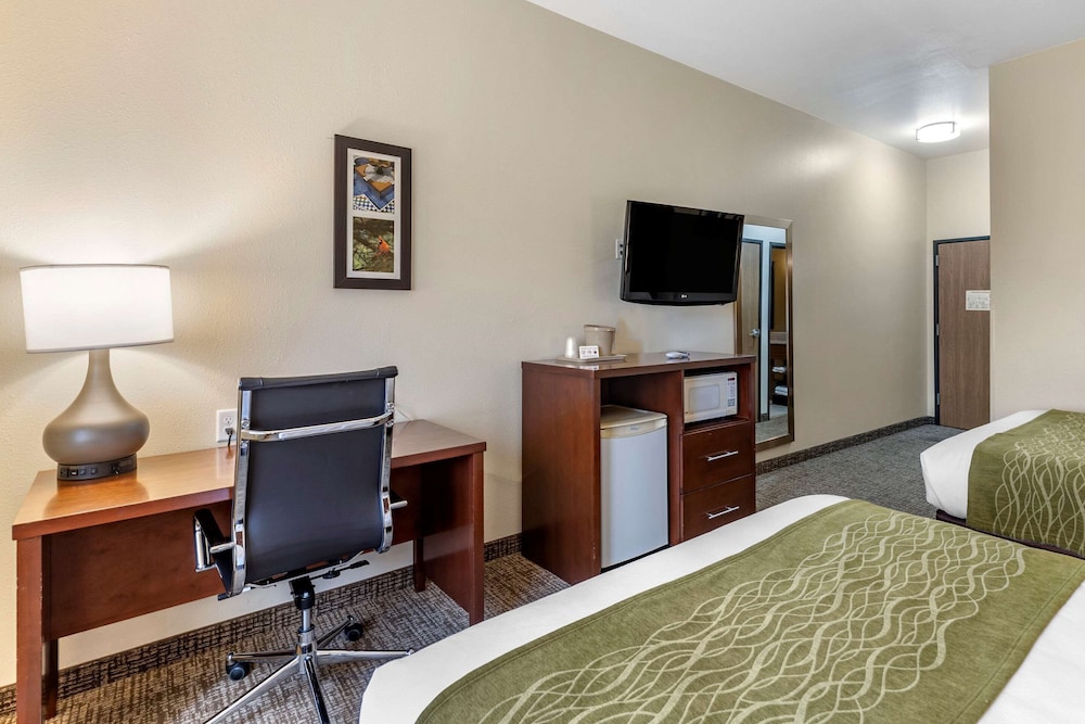 Comfort Inn & Suites Greenville I-70 16/34