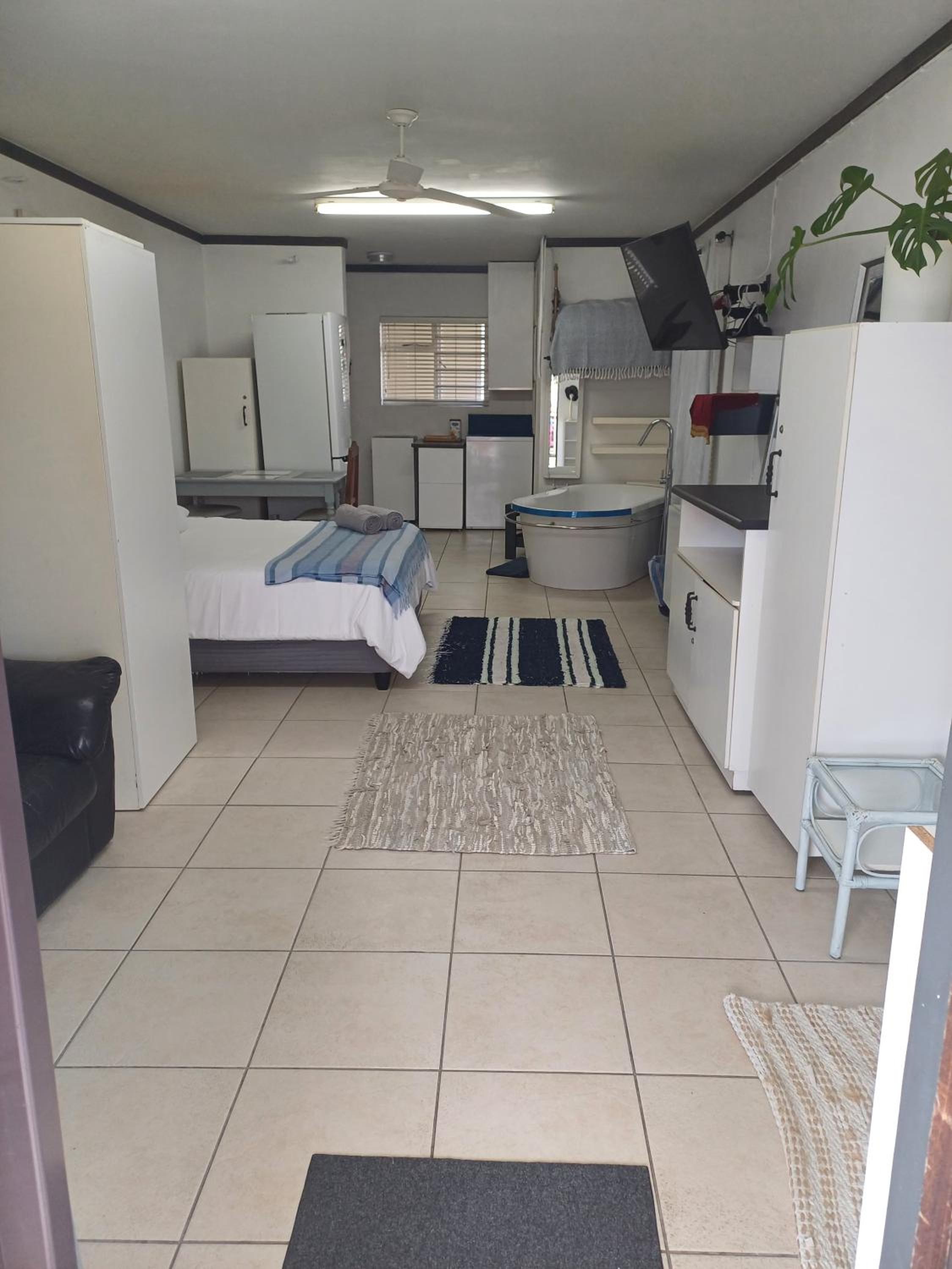 Santini Lace Self Catering 12/29