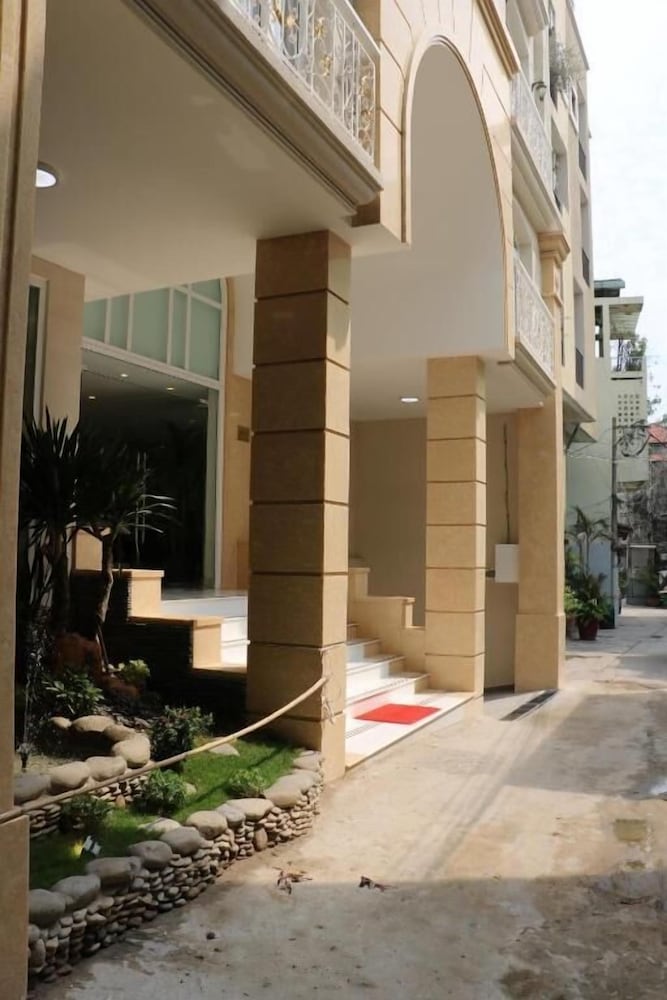 Grace Apartment 3 45/50